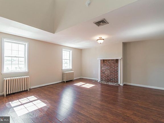3rd image of 2972 Richmond St APT 2