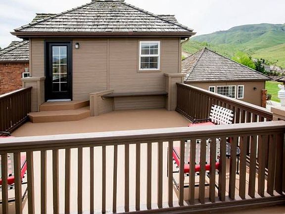 Private Deck