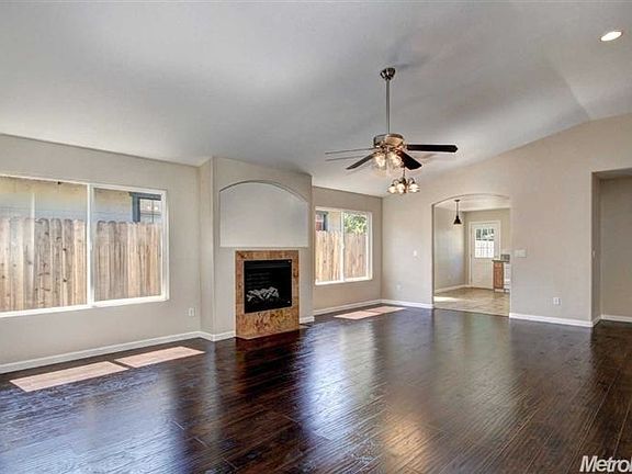 3rd image of 3821 Elm St