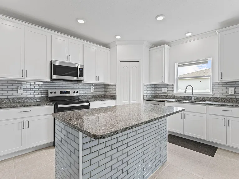 681 SW Millard Dr — Photo 10