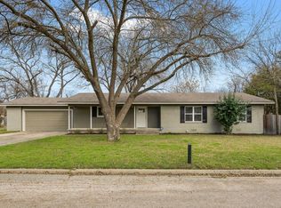 810 Gilmore St, Taylor, TX 76574