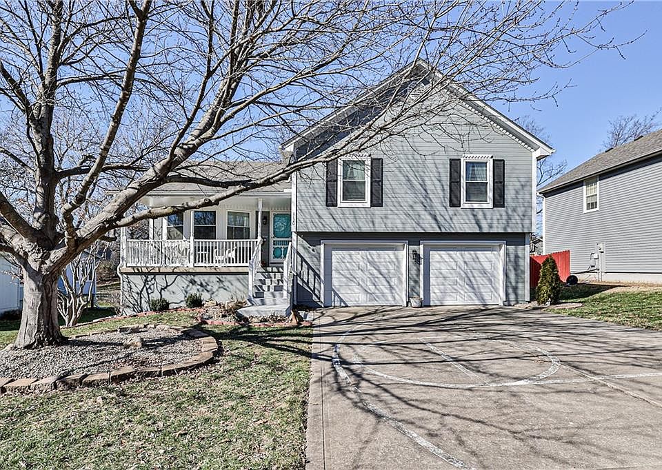 1st image of 1120 NE Bryant Dr
