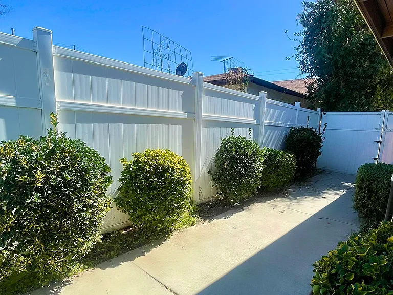 25662 Lane St — Photo 5