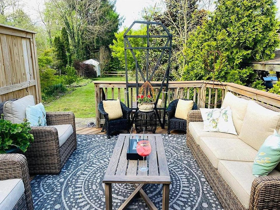 porch with privacy fence