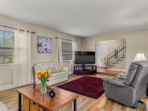 4th image of 3759 Hugh St