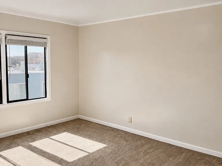 27-29 Iris Ave — Photo 13