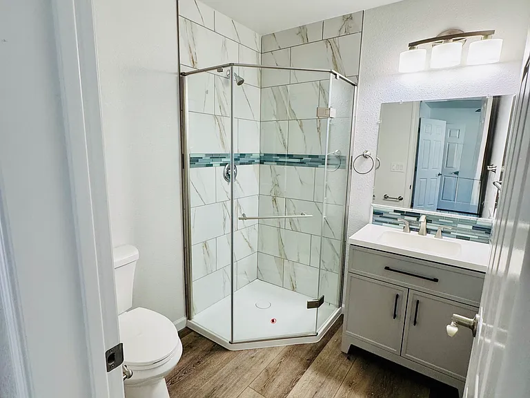 Dakota Castle Luxury Apartments — Photo 8