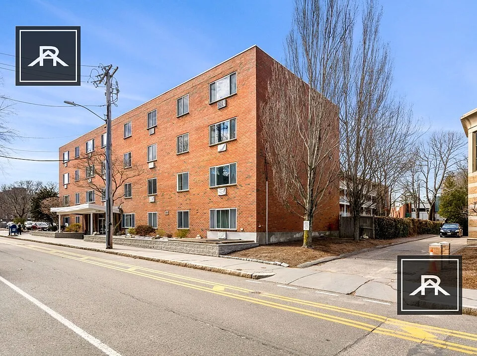 50 Green St #403