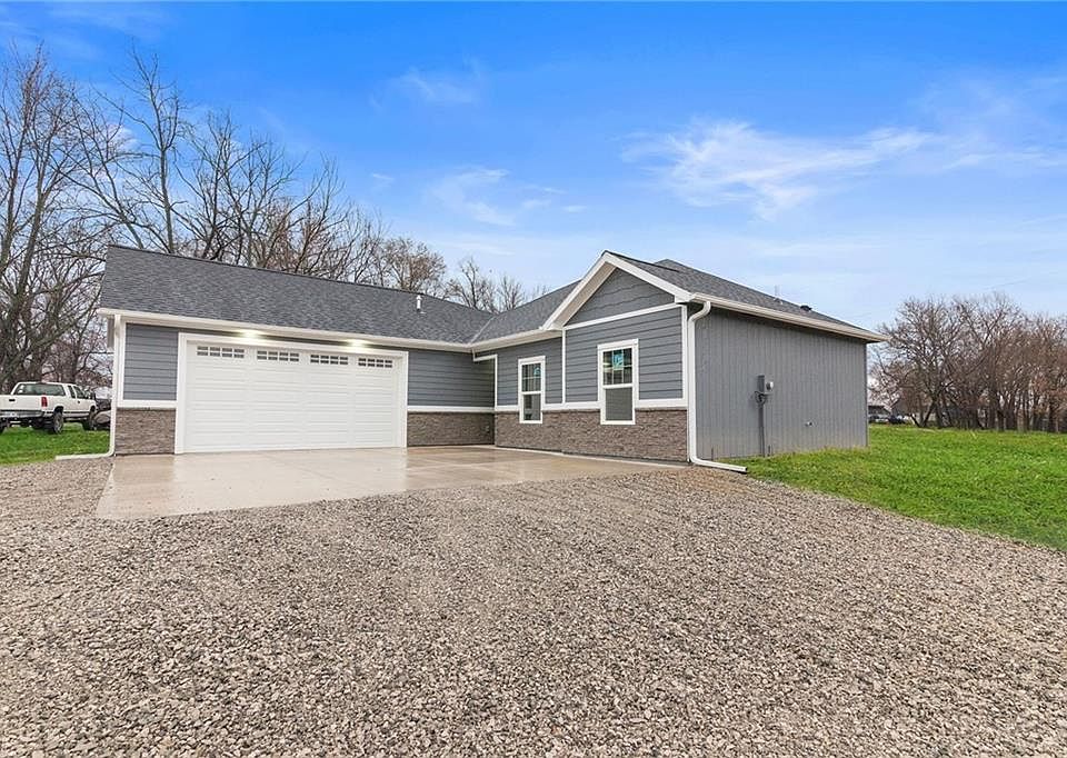 515 Truman St, Ottawa, KS 66067 Zillow