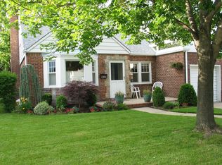 17 Durham Rd, New Hyde Park, NY 11040