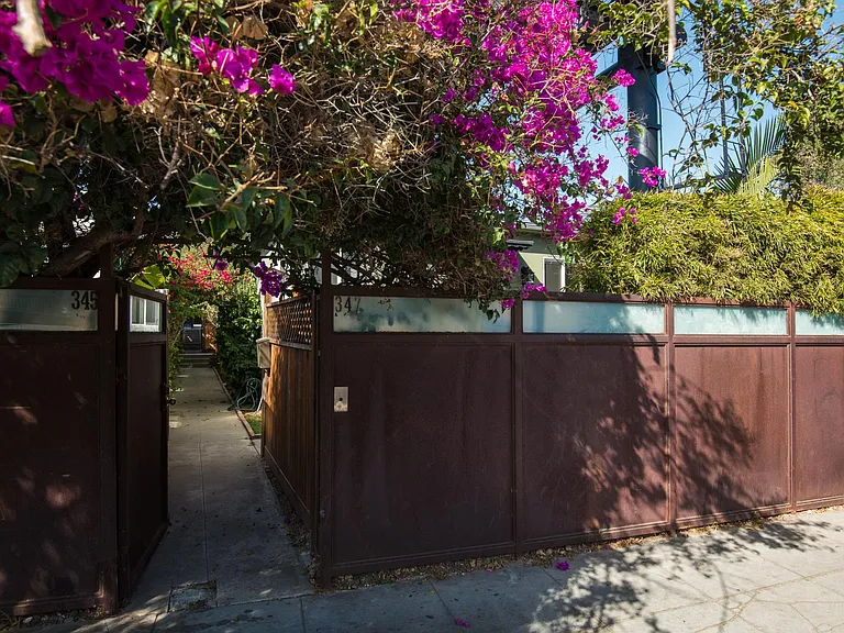 Rose Ave — Photo 19