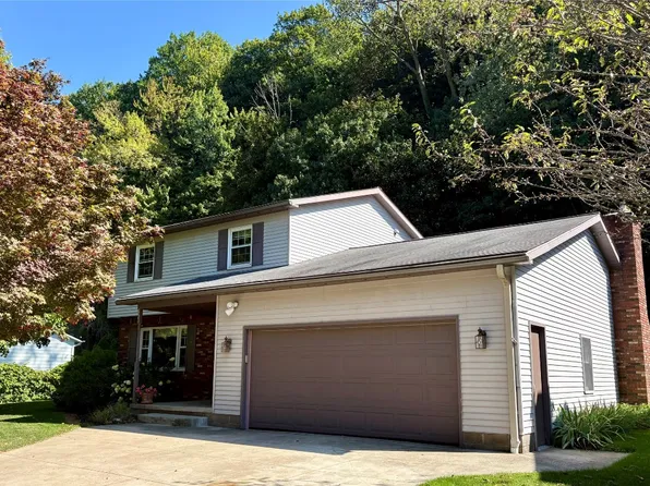7621 Welcana Dr, Fairview, PA 16415