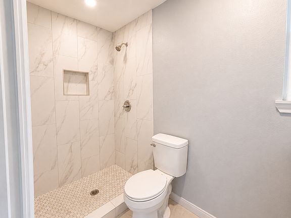 5th image of 635 Nancy Rose St #1