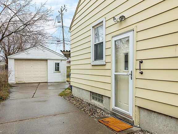 5th image of 2095 Leblanc St