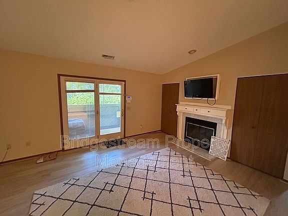 4th image of 5251 Belle Isle Dr