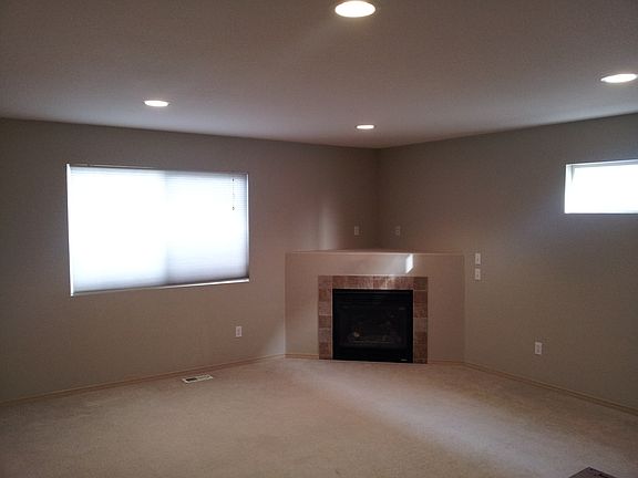 Living room & gas fireplace