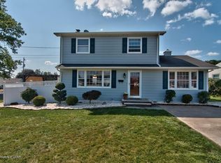 17 Maple Dr, Swoyersville, PA 18704