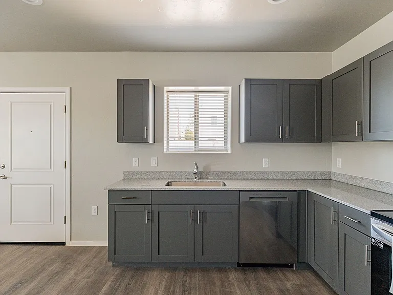 Bellevue Apartments — Photo 26