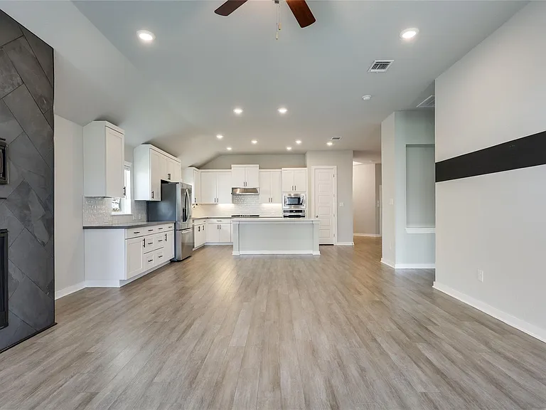 4318 Frankfurt Ln — Photo 9