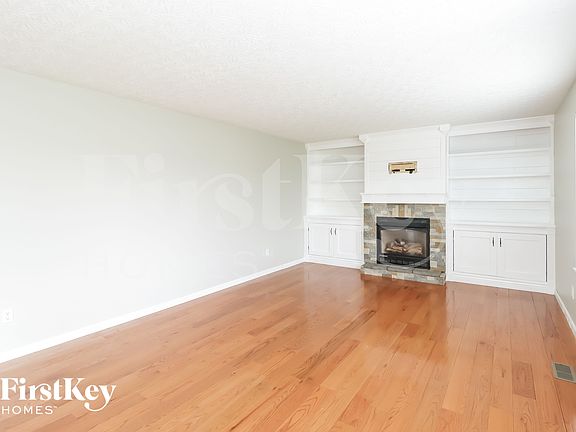 3rd image of 330 Bridle Creek Dr