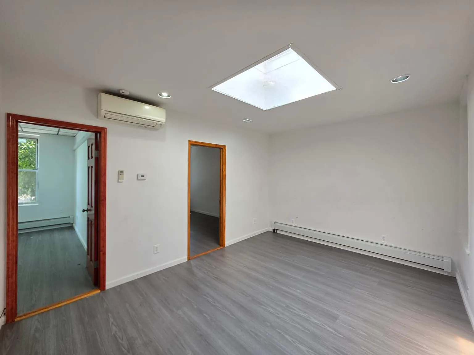 3 bed, 900 sqft, $2,800 — Photo 3