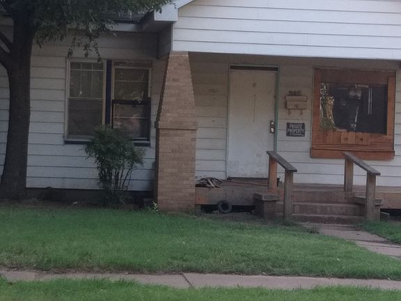 2nd image of 215 S Hill St