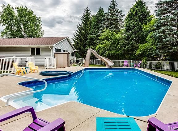 3rd image of 3898 Loton Dr