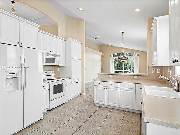 4th image of 15434 Fiorenza Cir