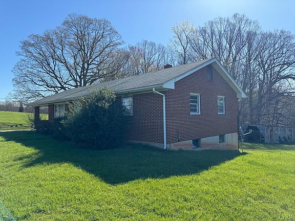 2nd image of 1318 Hickory Cove Ln