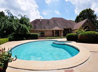 220 Woodhaven Cir, Hollister, MO 65672