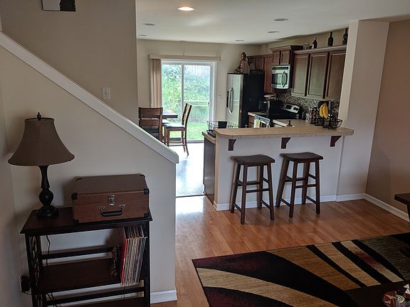 Entrance - Open floor plan