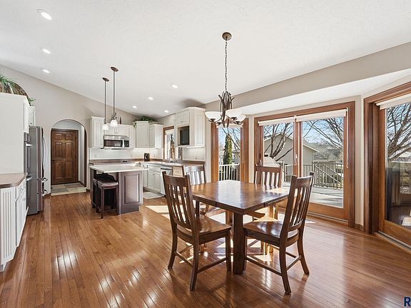 4th image of 1412 S Deerberry Trl