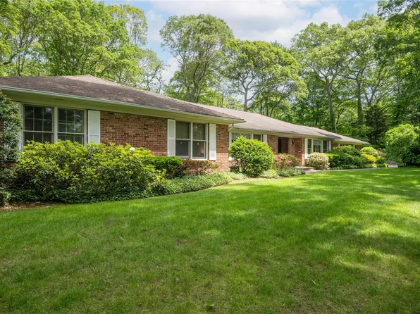 100 Foxhunt Crescent, Oyster Bay Cove, NY 11791