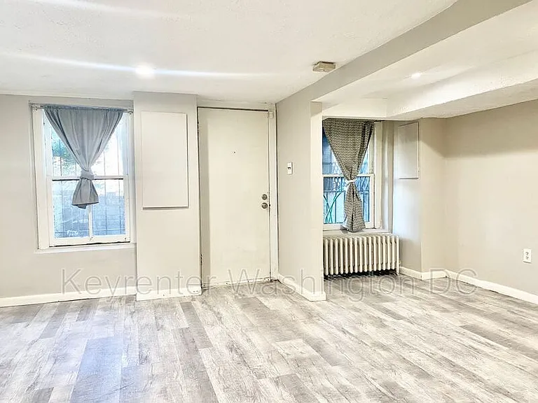 A 1351st St #NE ENGLISH BASEMENT — Photo 6
