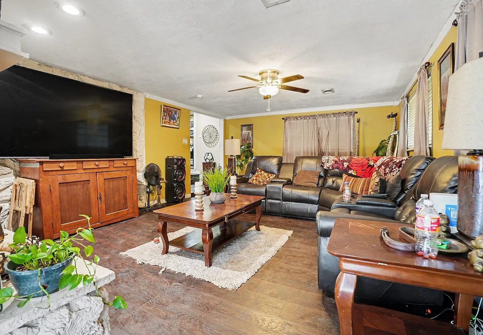3 bed, 1900 sqft, $2,100 — Photo 4