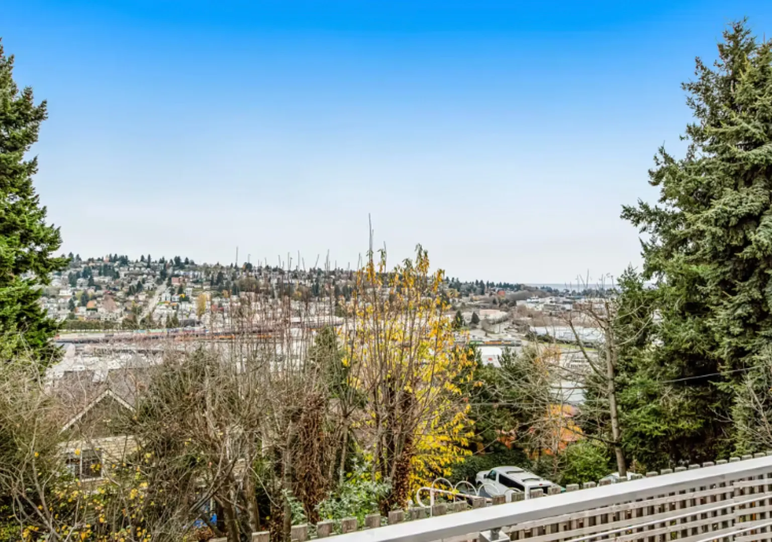 3 bed/2 bath Queen Anne Designer View Home with Free Utilities/Wi-Fi — Photo 3