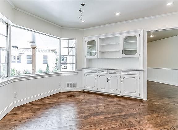 4th image of 2605 Thomas Ave