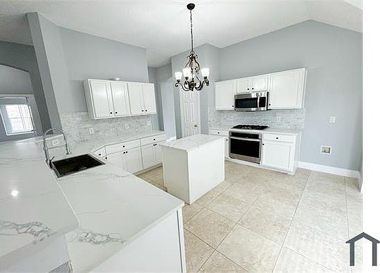 4th image of 2105 Silver Leaf Dr