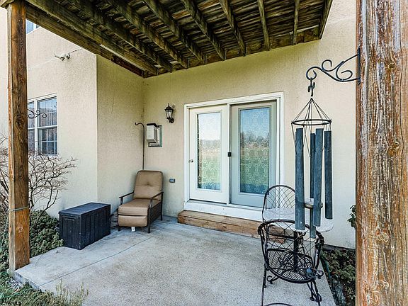 4th image of 109 Mountain Golf Dr