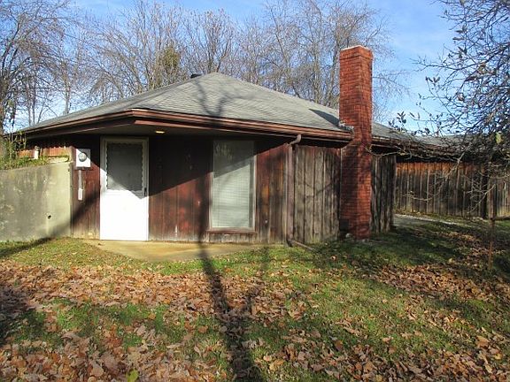 4th image of 102 E Oak Dr