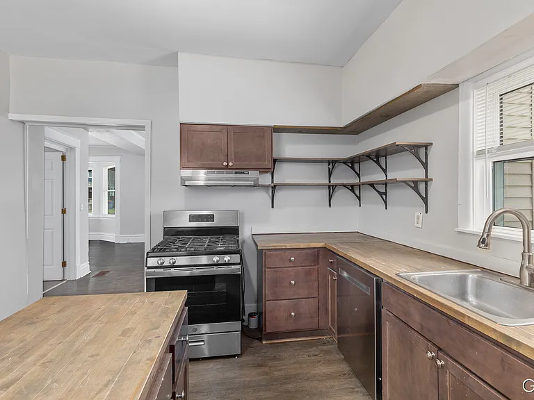 835 Bates St SE — Photo 12