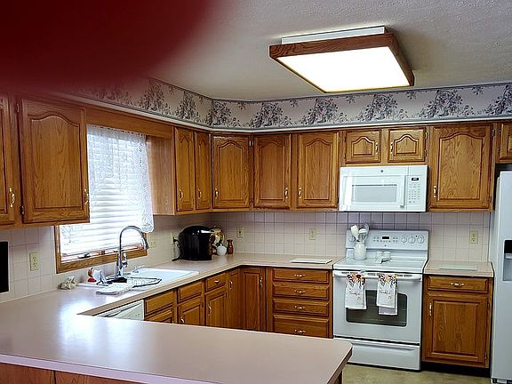 4th image of 205 Park Place Dr