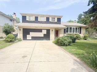 2433 S Shag Bark Trl, Arlington Heights, IL 60005