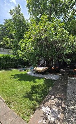 3rd image of 2000 SW 25th St #1