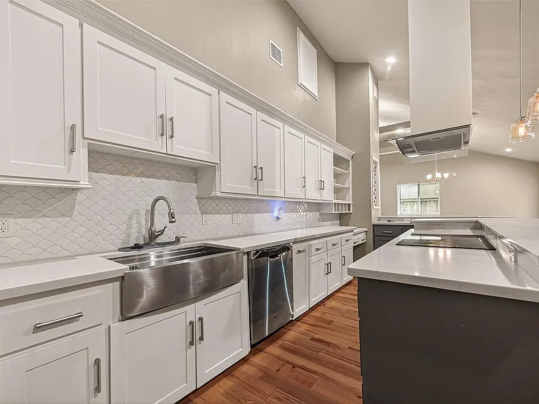 224 N Stiles St — Photo 12