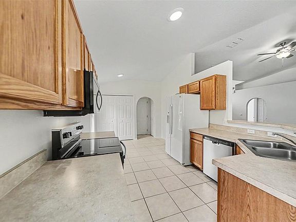 4th image of 332 McKay Blvd