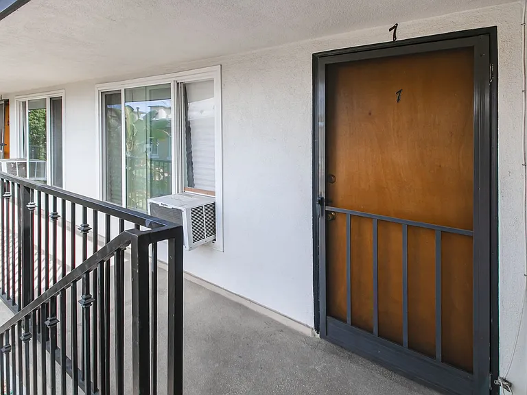 1736 N Normandie Ave — Photo 18