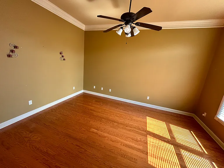115 Noyant Dr — Photo 34