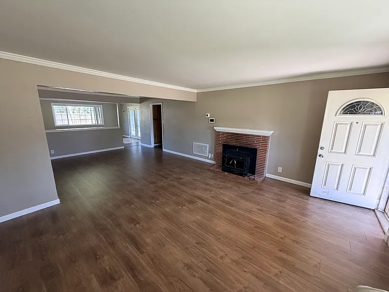 3021 Bell St — Photo 2