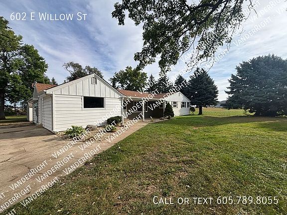 3rd image of 602 E Willow St